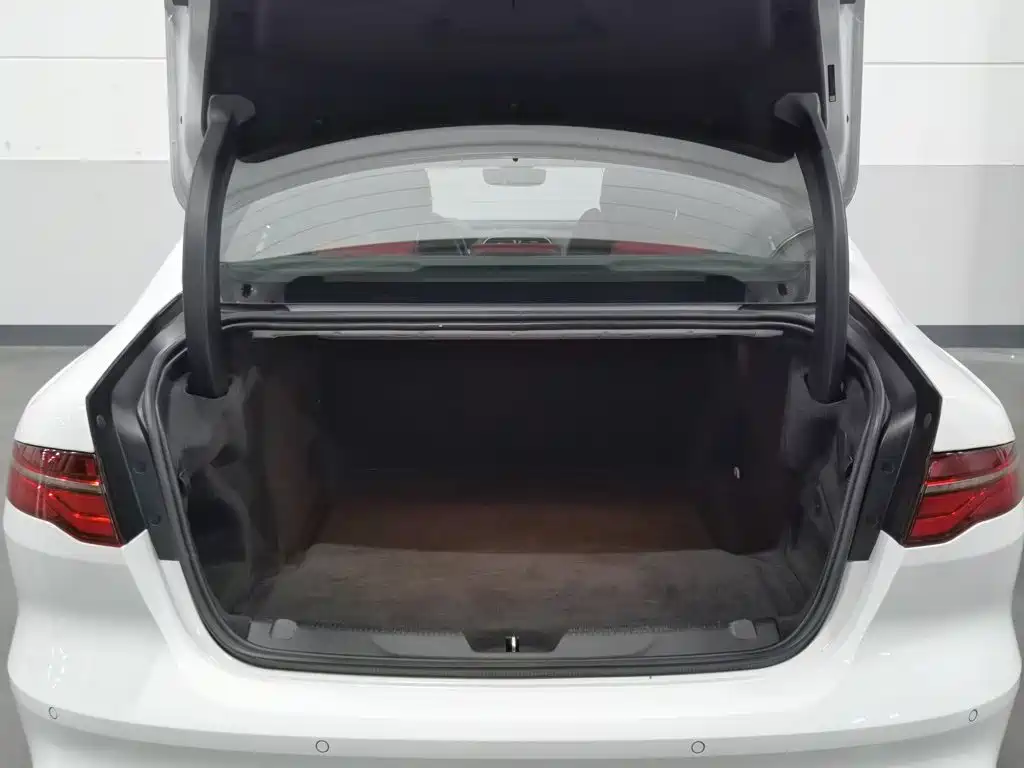 Jaguar XEL — миниатюра 16