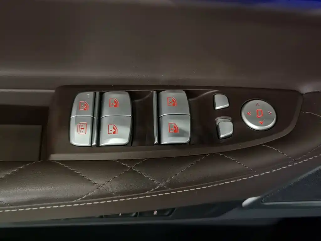BMW 7 Series — миниатюра 9