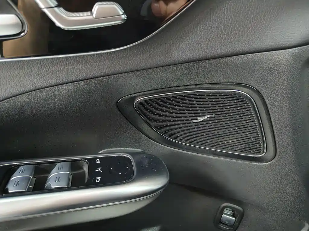 Mercedes-Benz C-Class — миниатюра 5