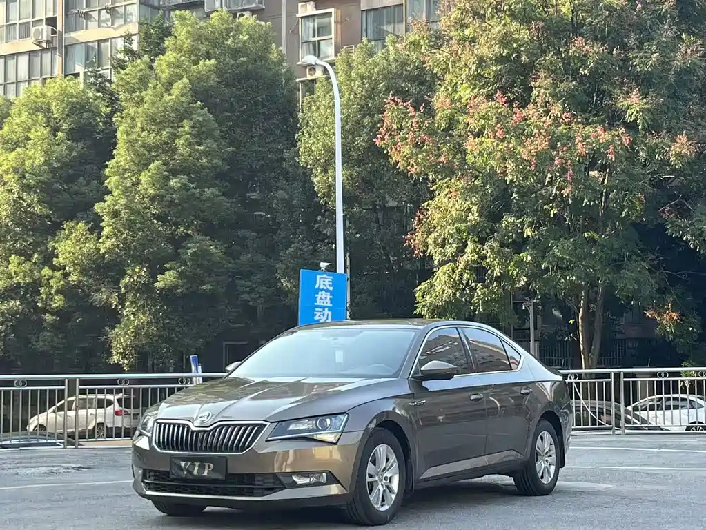 Skoda Superb — миниатюра 16