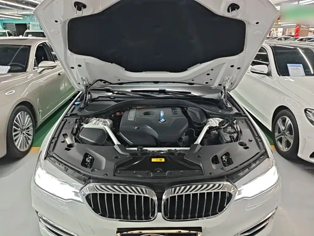 BMW 5 Series New Energy — миниатюра 20