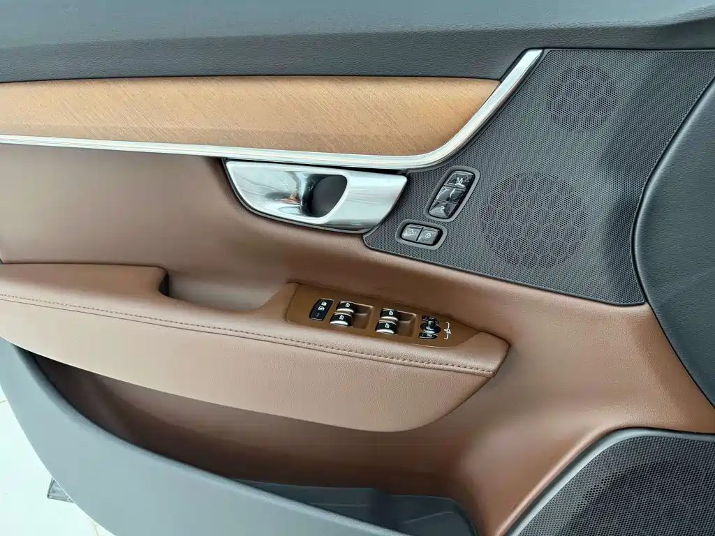 Volvo S90 PHEV — миниатюра 12