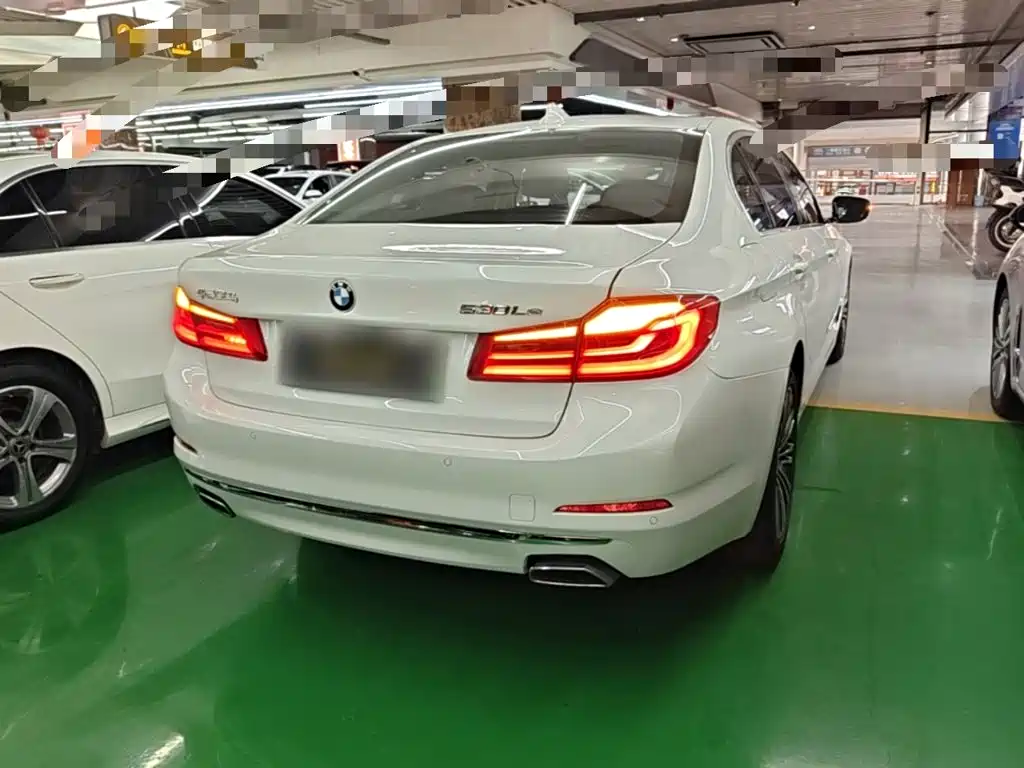BMW 5 Series New Energy — миниатюра 7