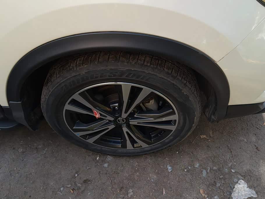 Nissan Qashqai 2.0 л 2021 г. Белый, пробег 35600 км
