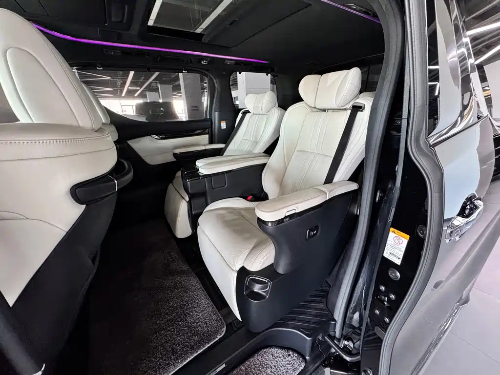 Lexus LM — миниатюра 7