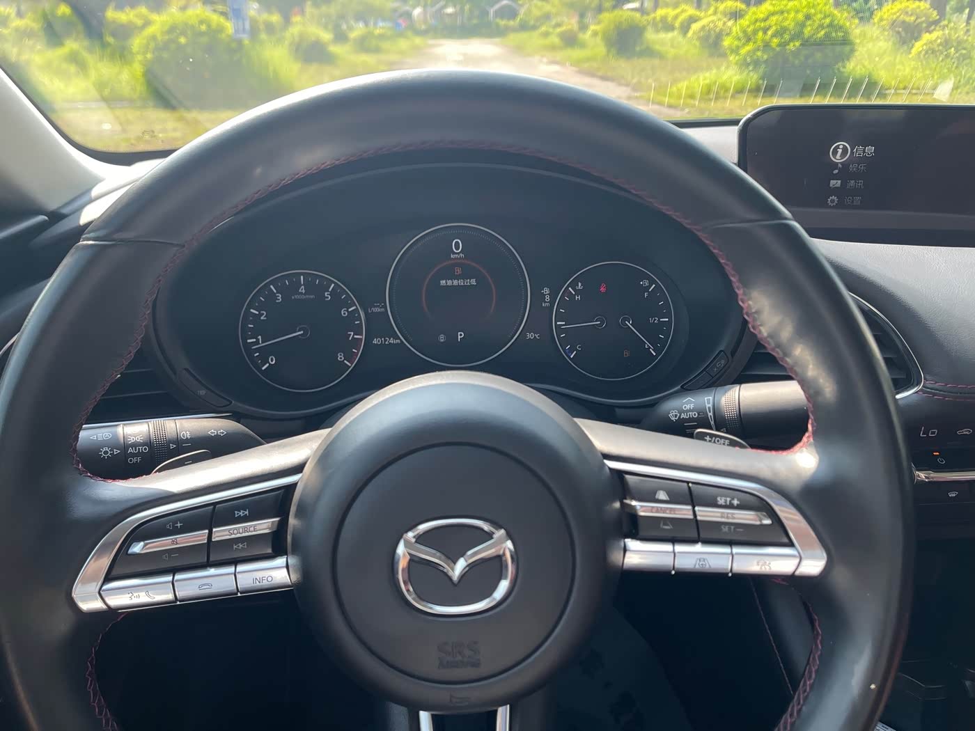 Mazda Mazda3 Axela 2.0 л 2024 г. Серебристо-серый, пробег 39000 км