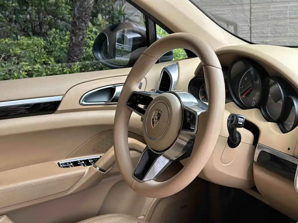 Porsche Cayenne — миниатюра 16