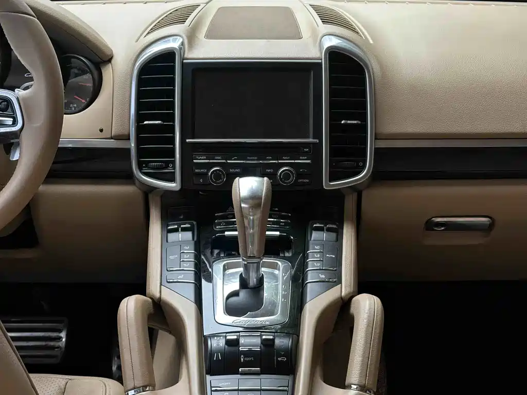 Porsche Cayenne — миниатюра 28