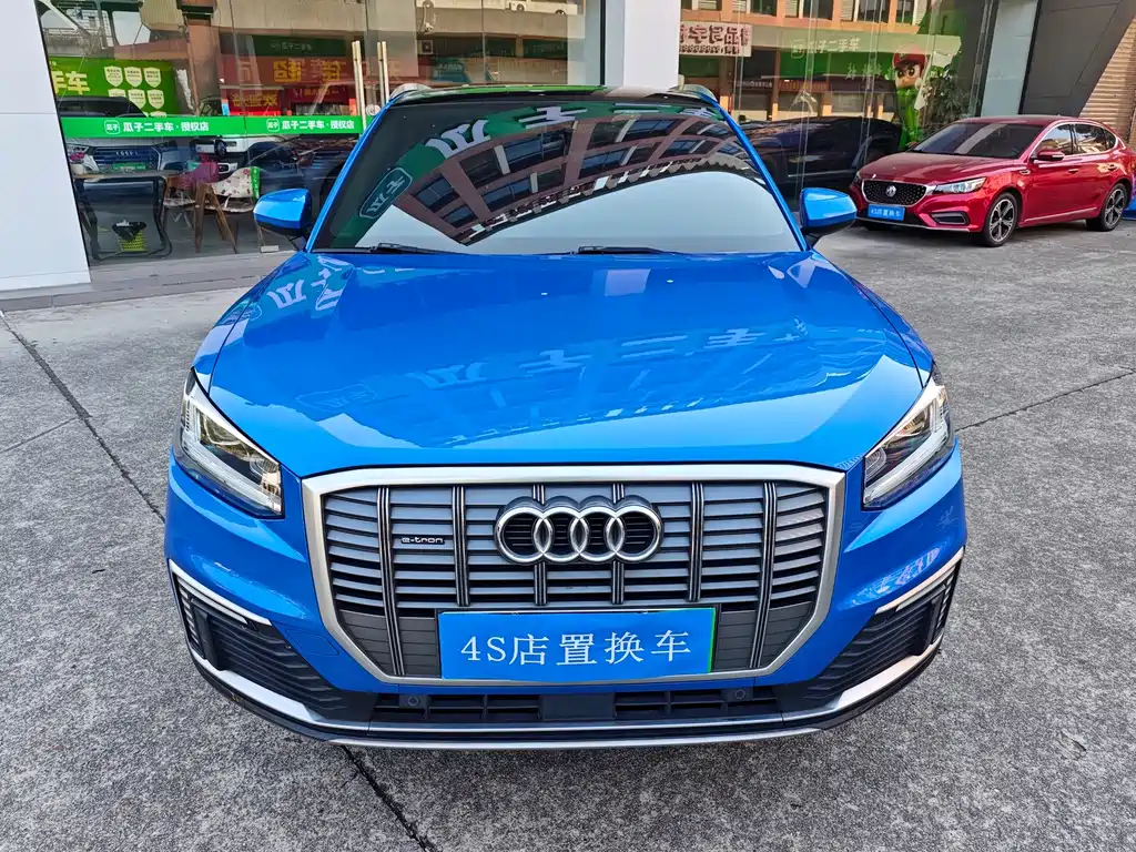 Audi Q2L e-tron — миниатюра 2