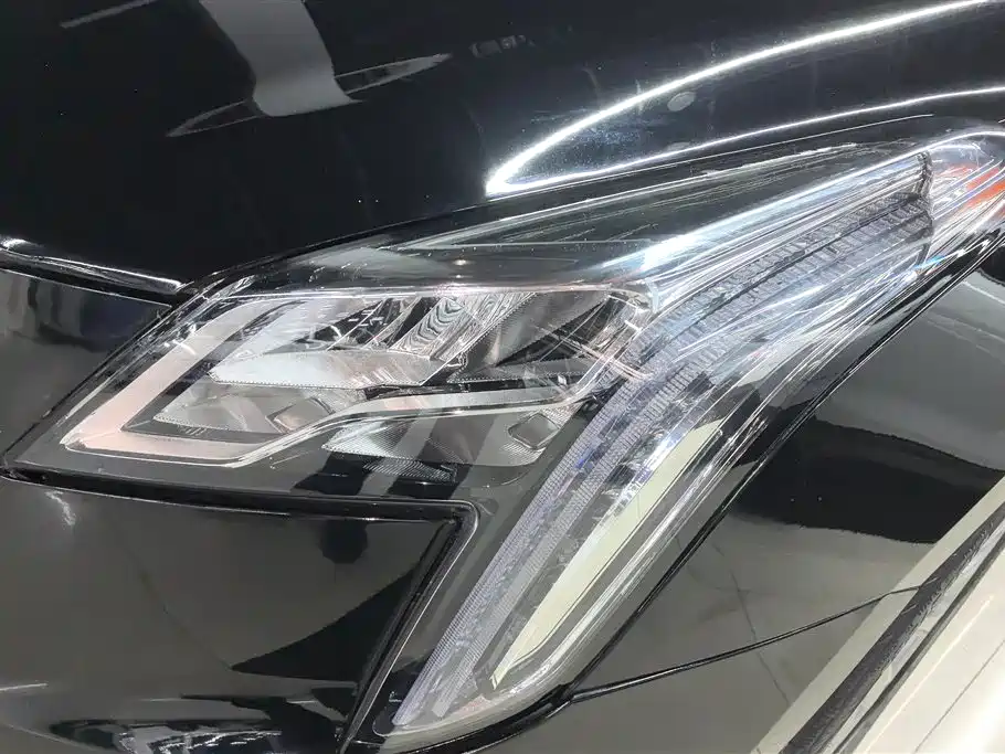 CADILLAC  XTS