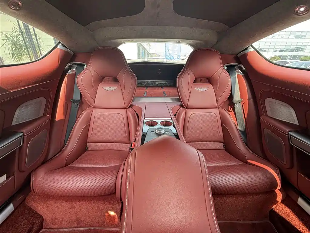 Aston Martin Rapide — миниатюра 18