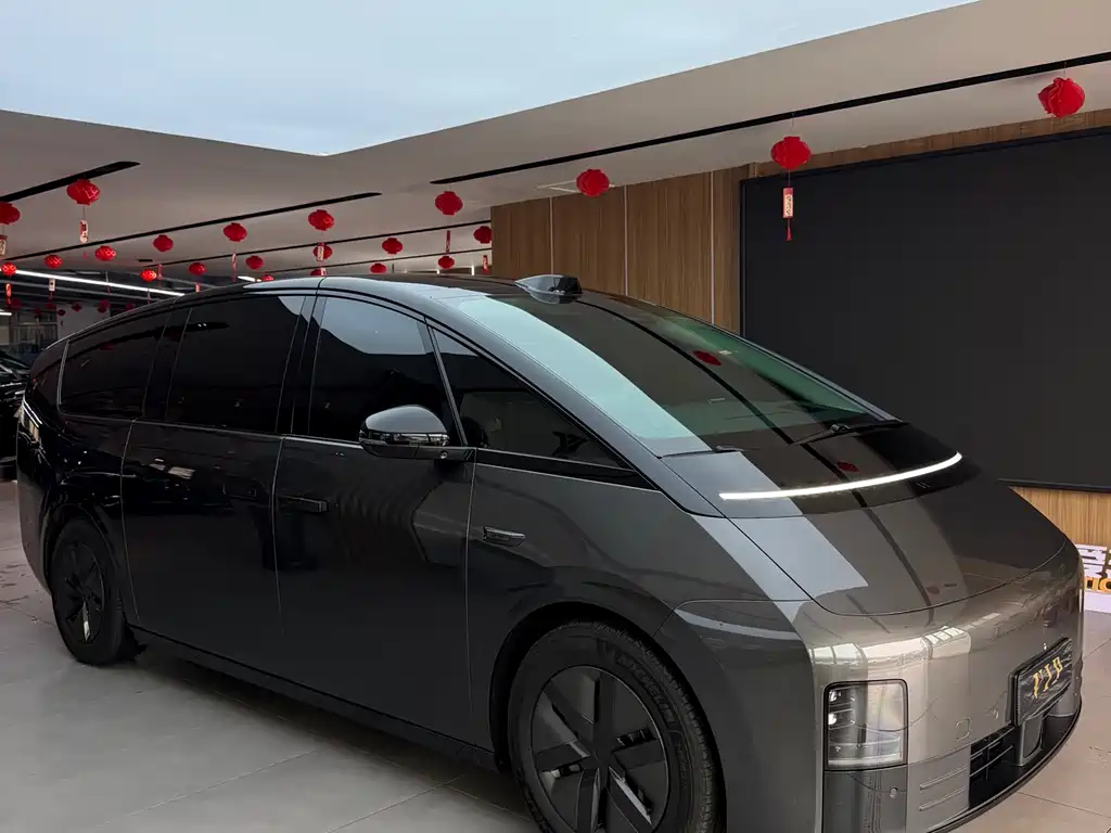 Li Auto MEGA 2024 Ultra