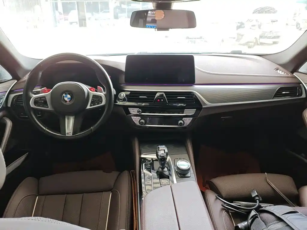 BMW 5 Series — миниатюра 6