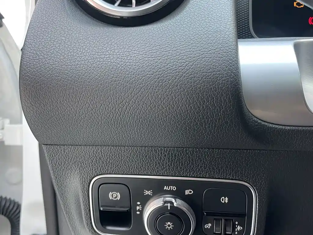 Mercedes-Benz GLB — миниатюра 15