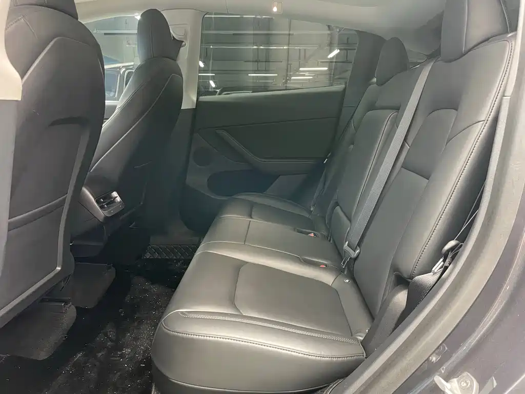 Tesla Model Y — миниатюра 14