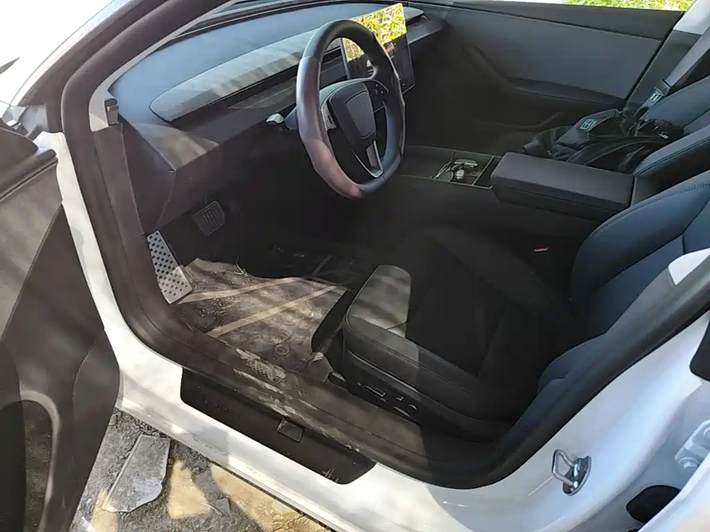 Tesla Model 3 — миниатюра 21