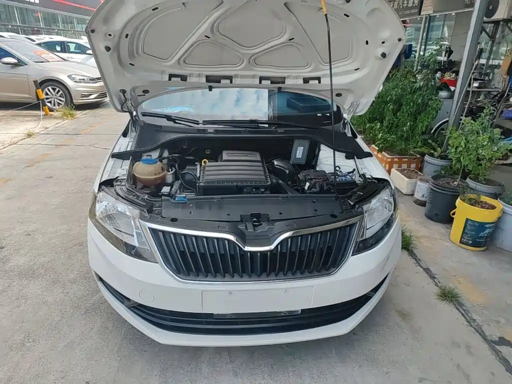 Skoda Rapid — миниатюра 20