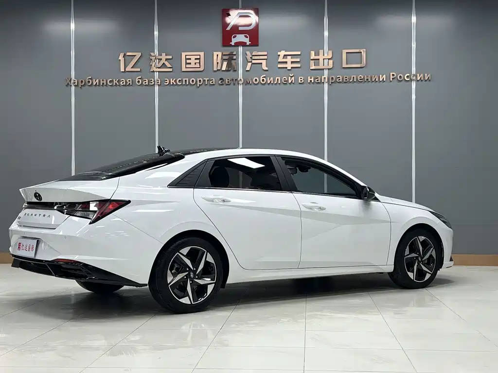 Hyundai Elantra — миниатюра 12