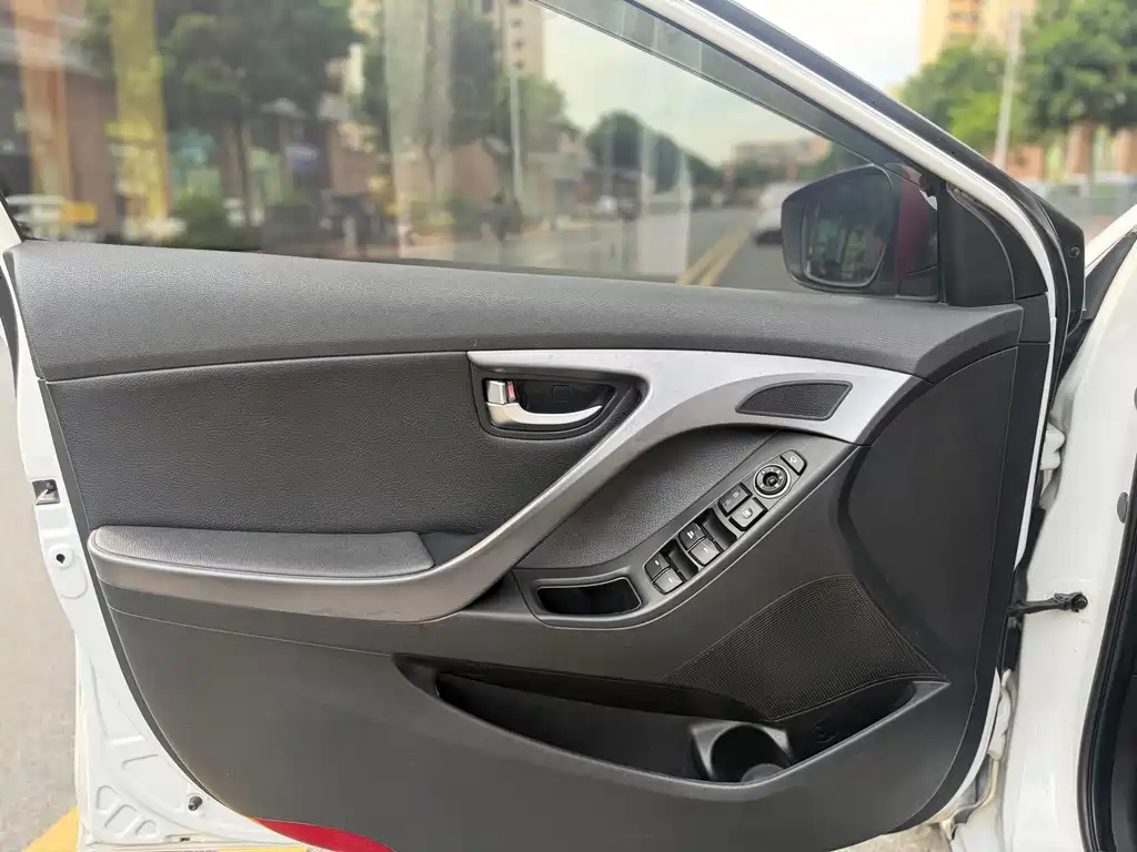 Hyundai Elantra Langdong — миниатюра 7