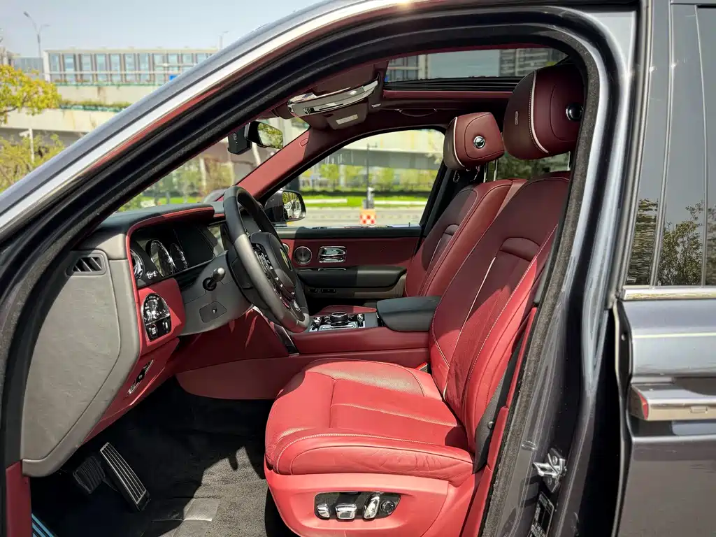 Rolls-Royce Cullinan 2018 мест