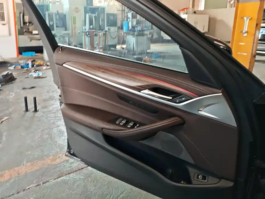 BMW 5 Series — миниатюра 7