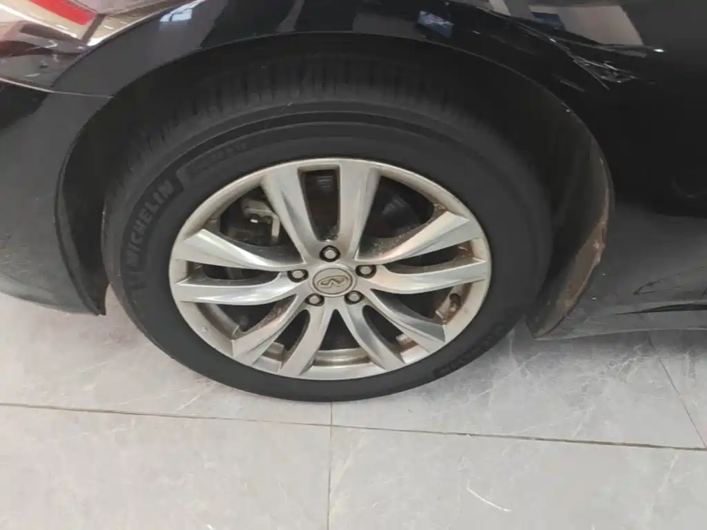 Infiniti Q70 — миниатюра 23