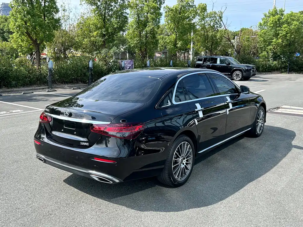 Mercedes-Benz E-Class — миниатюра 17