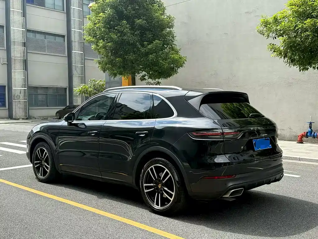 Porsche Cayenne — миниатюра 2