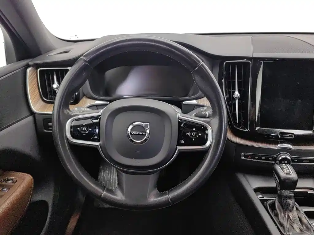 Volvo XC60 — миниатюра 11