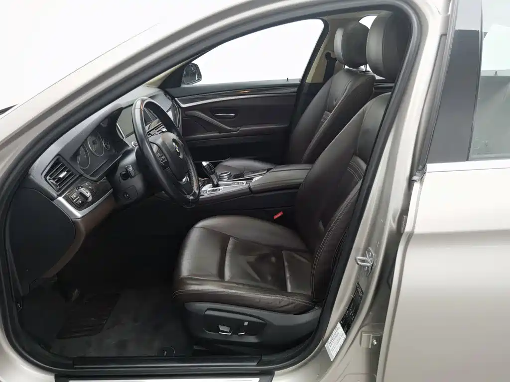 BMW 5 Series — миниатюра 10