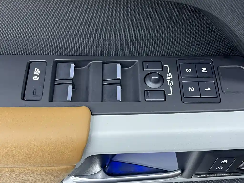 Land Rover Defender — миниатюра 17