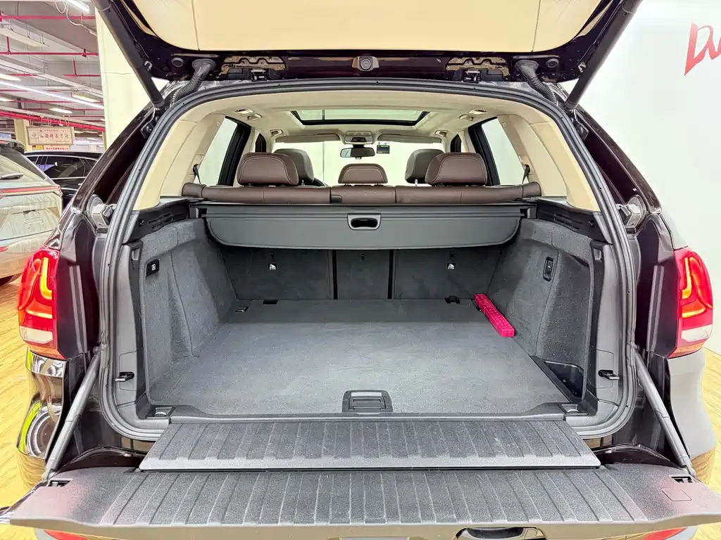 BMW X5 (Import) — миниатюра 9
