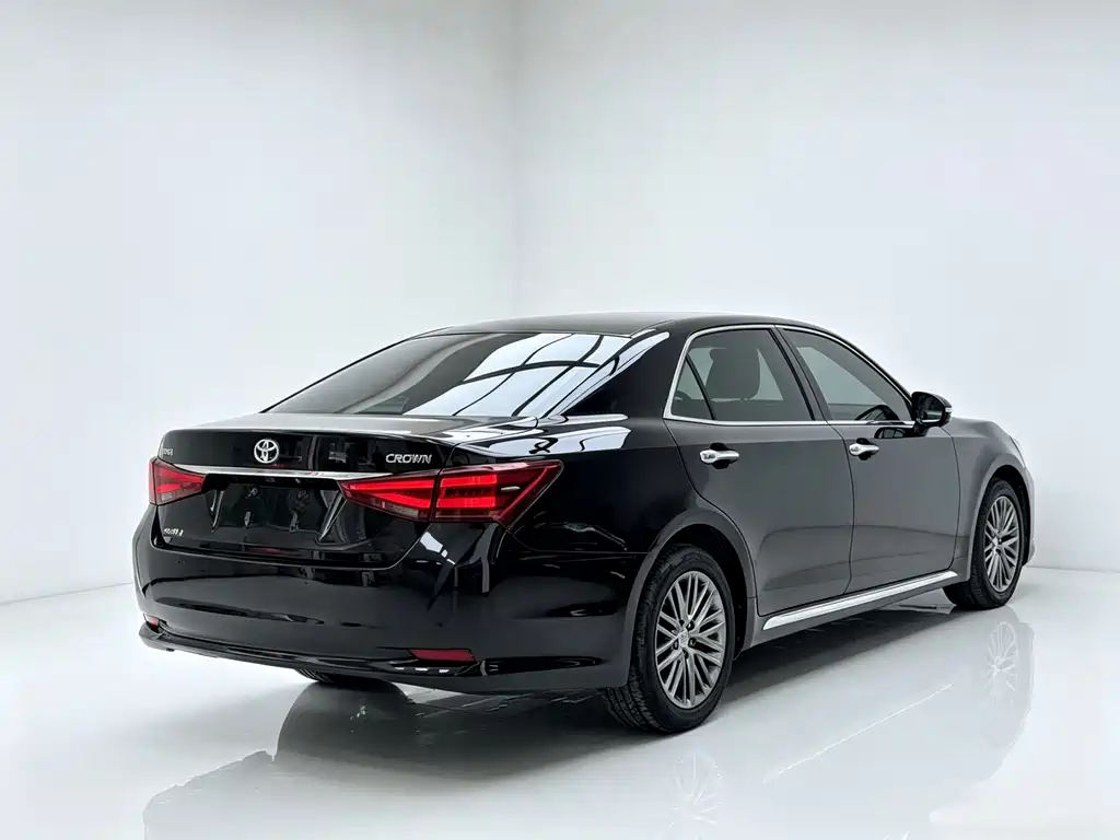 Toyota Crown — миниатюра 12