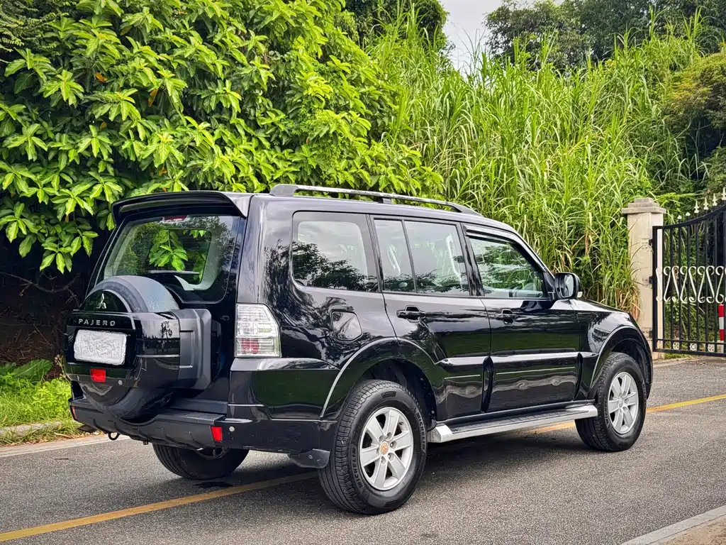 Mitsubishi Pajero (Import) — миниатюра 29