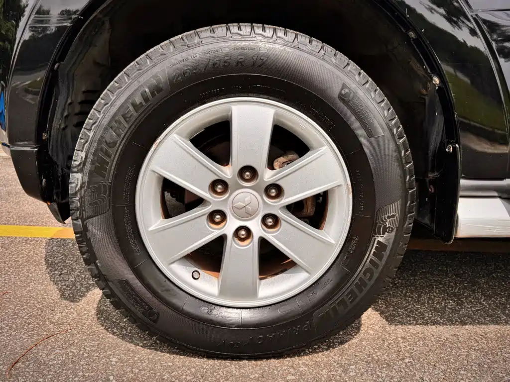 Mitsubishi Pajero (Import) — миниатюра 21