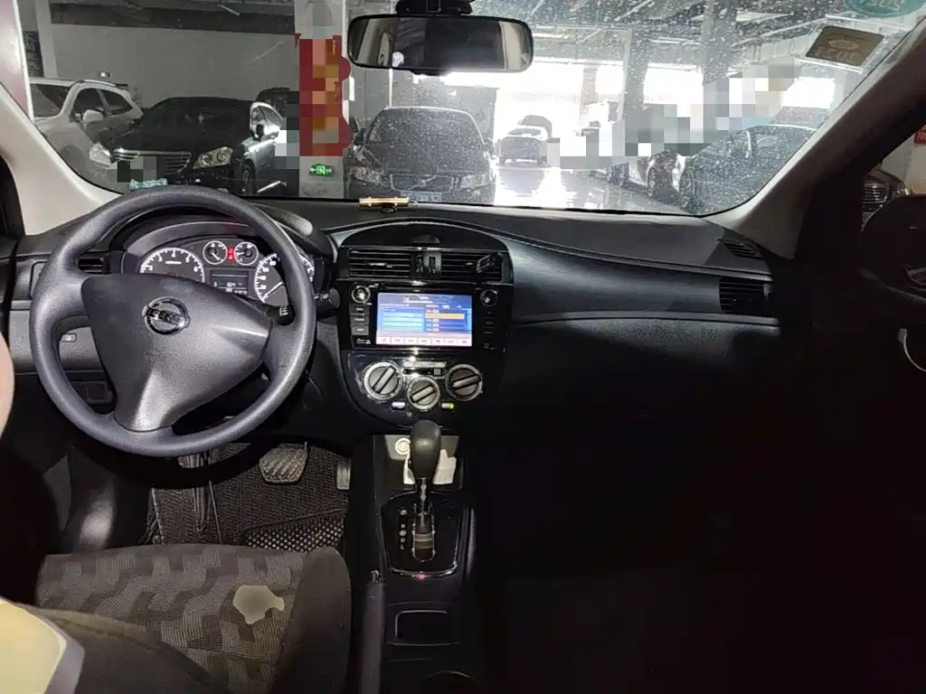 Nissan Tiida — миниатюра 10