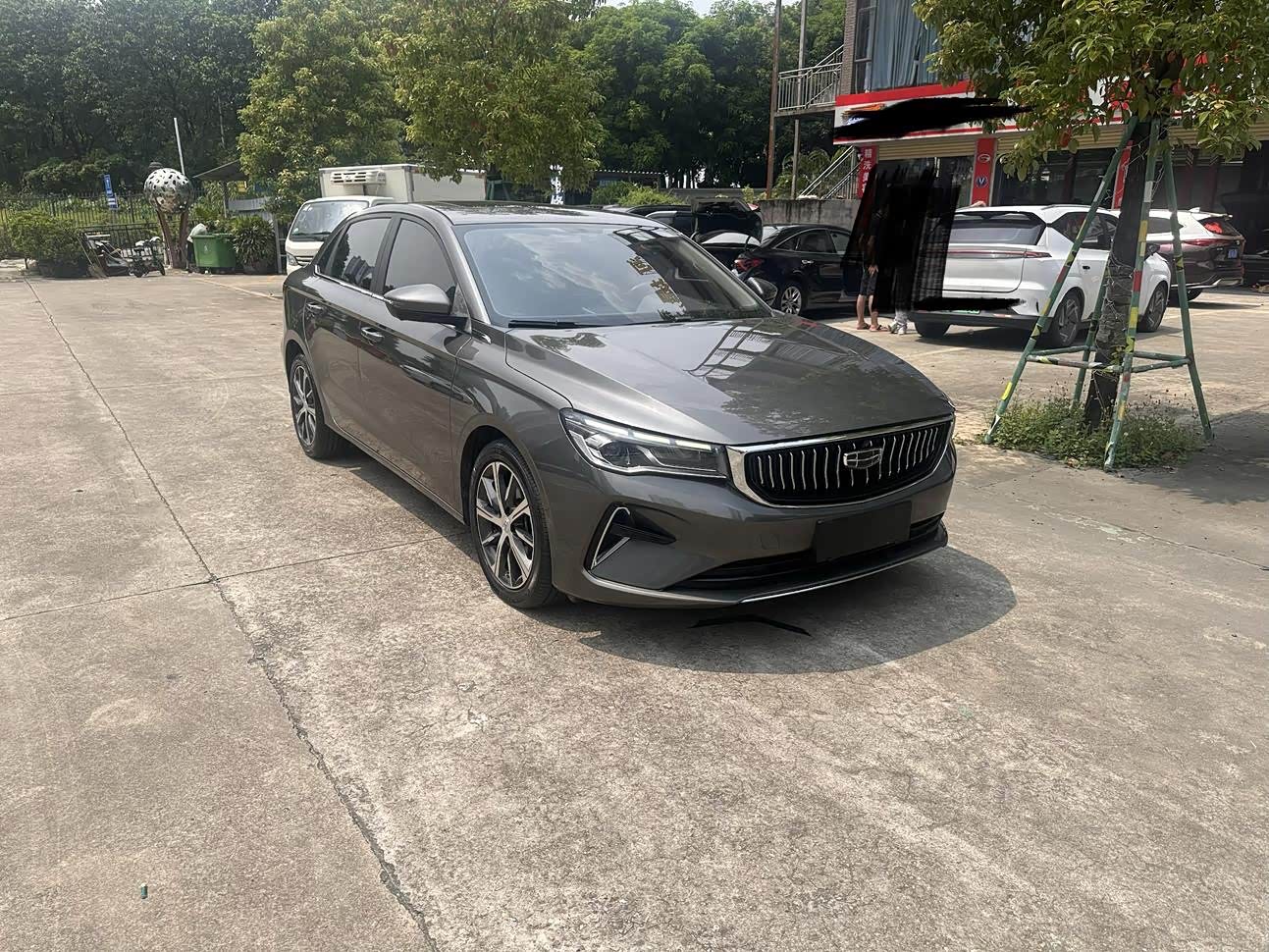 Geely Emgrand 1.5 л 2023 г. шампань/коричневый, пробег 43000 км