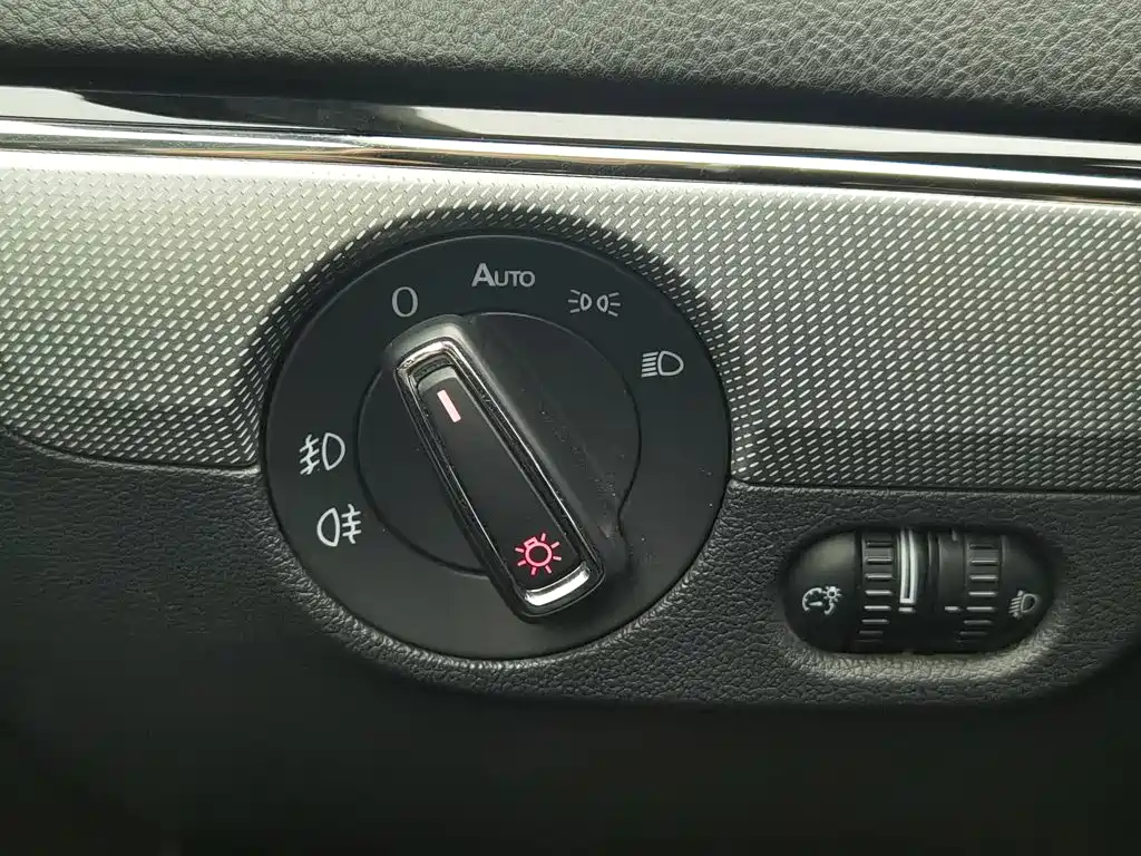 Volkswagen Sagitar — миниатюра 21