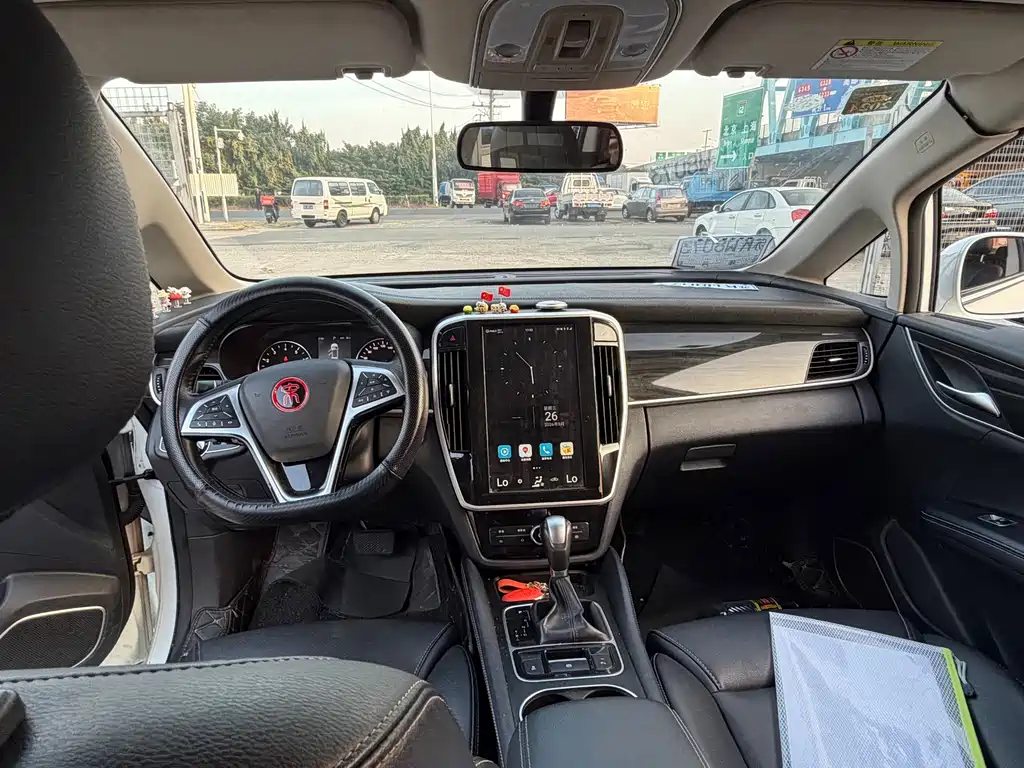 BYD MAX — миниатюра 6