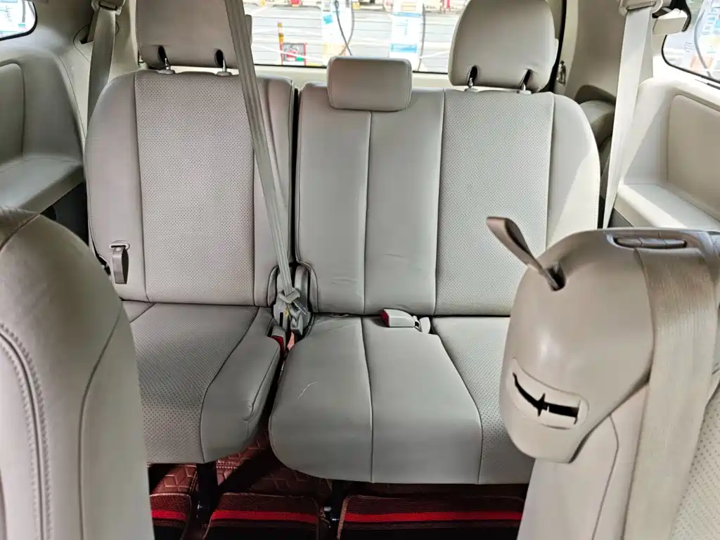 Toyota Sienna — миниатюра 26