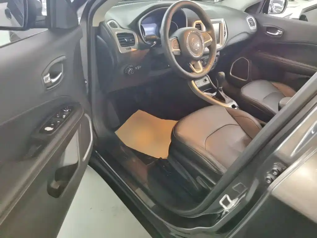 Jeep Compass — миниатюра 16