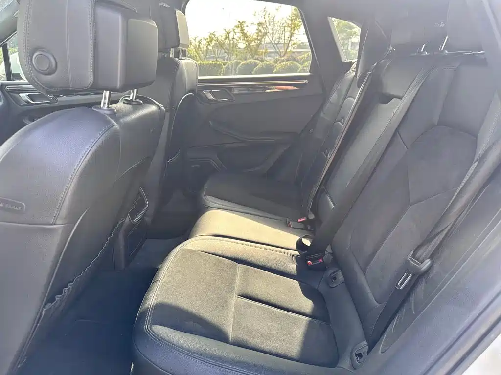 Porsche Macan — миниатюра 8