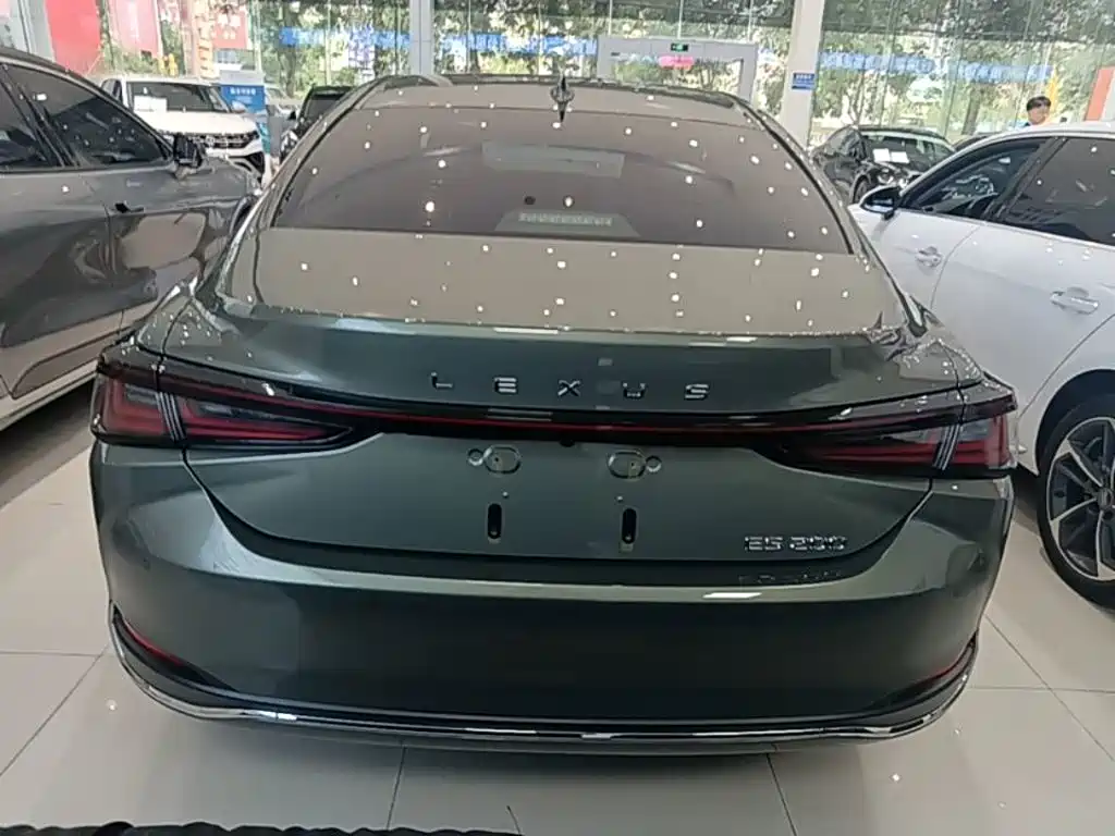 Lexus ES — миниатюра 6