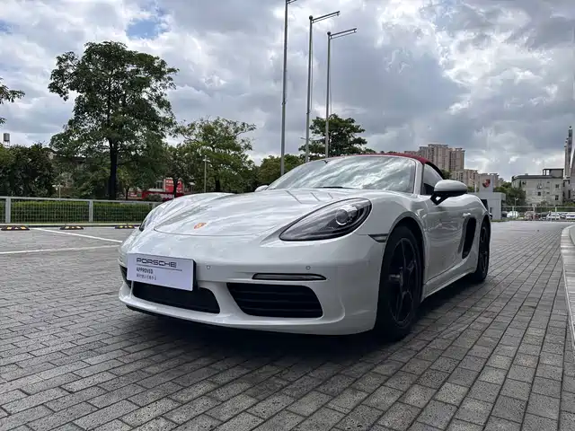 PORSCHE 718 2023