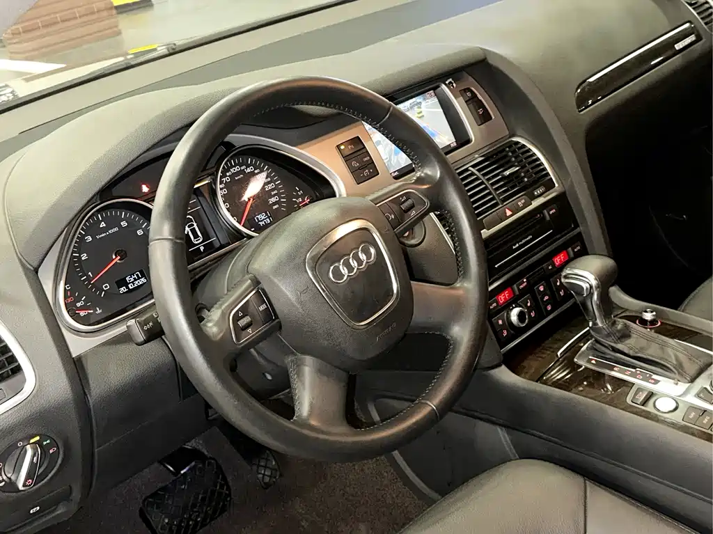 Audi Q7 — миниатюра 8