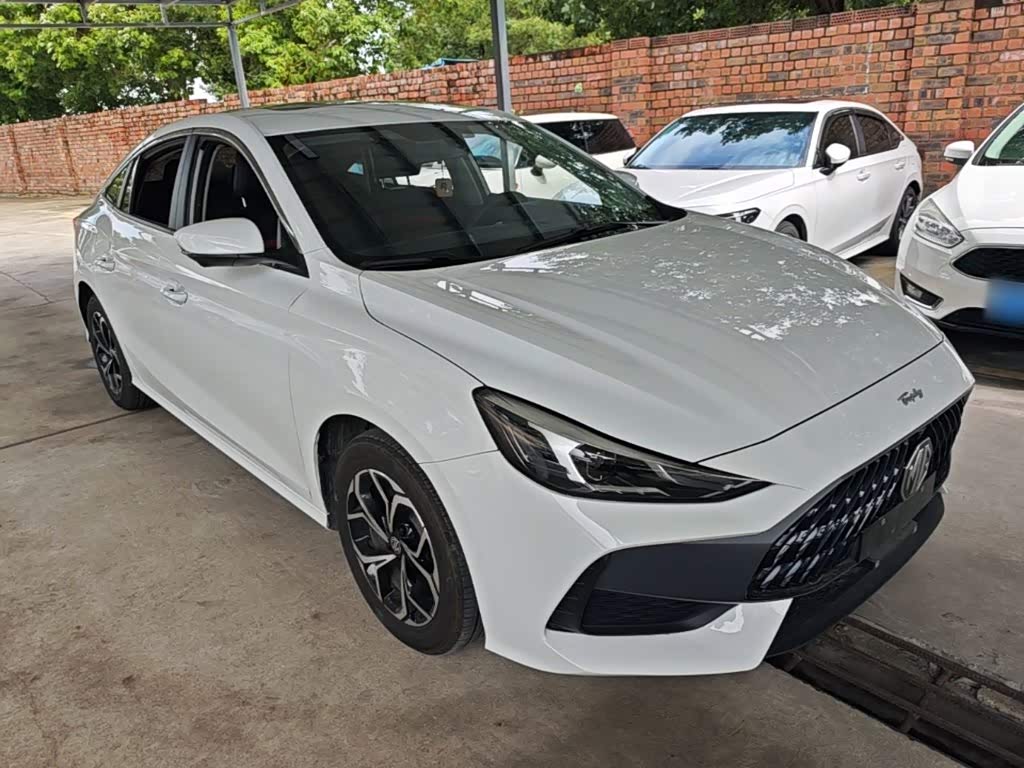 MG MG5 1.5 л 2023 г. Белый, пробег 15800 км