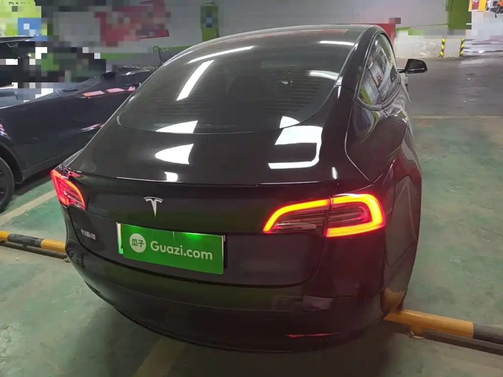 Tesla Model 3 — миниатюра 6