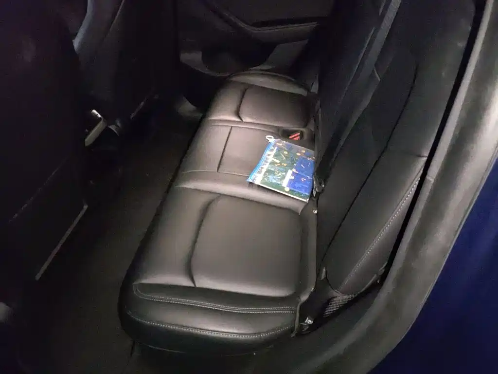 Tesla Model Y — миниатюра 13