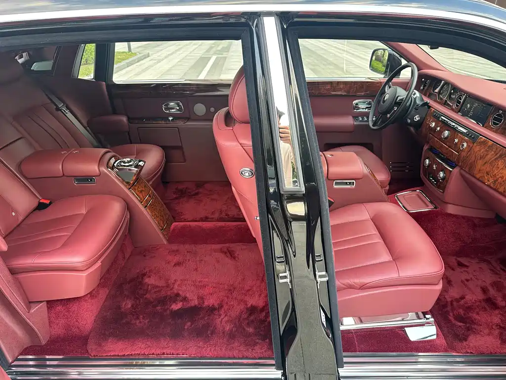 Rolls-Royce Phantom — миниатюра 5