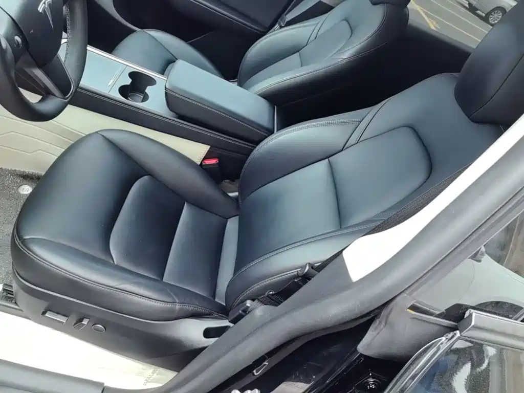 Tesla Model Y — миниатюра 15